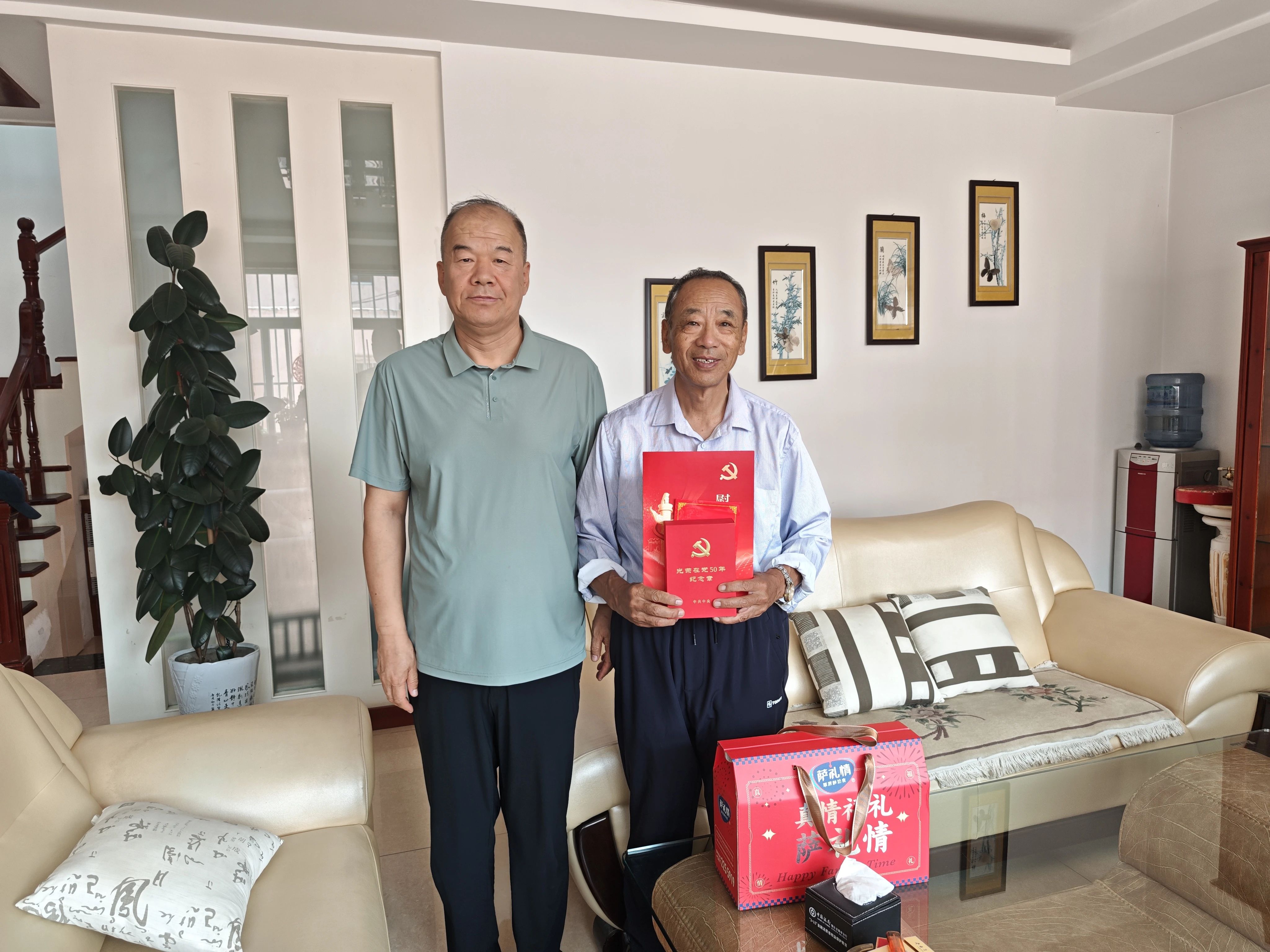 情暖“七一”·致敬荣光——市总工会开展老党员走访慰问活动