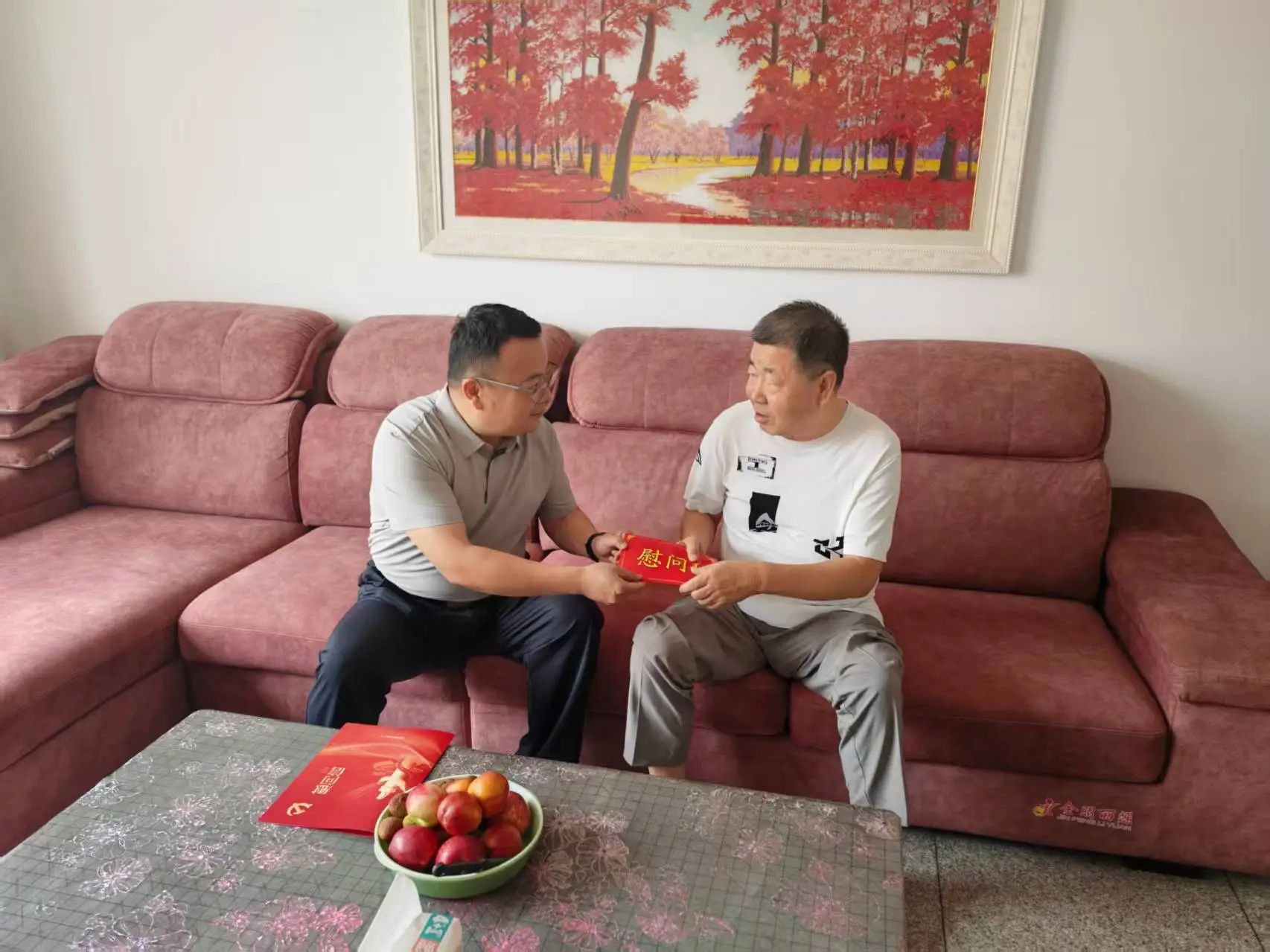 情暖“七一”·致敬荣光——市总工会开展老党员走访慰问活动1