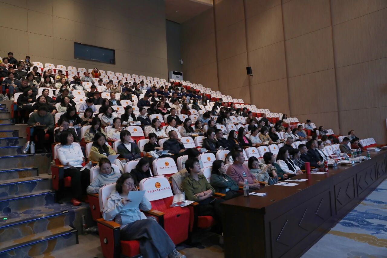 以心筑和谐·以爱护健康——2025年全市干部职工健康大讲堂成功举办1