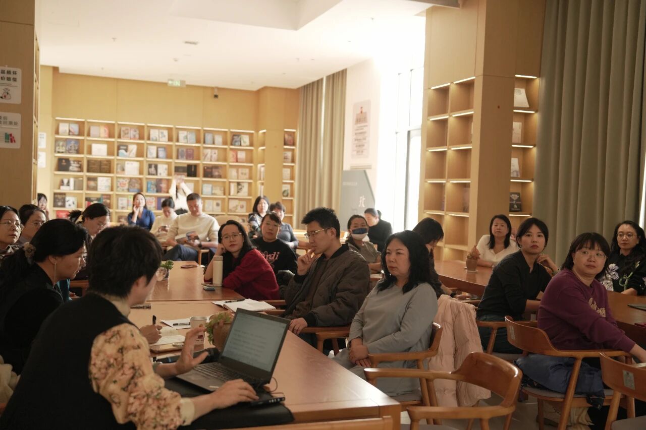 “最好的教育是一种影响”主题家庭教育公益讲座引起广大职工共鸣1