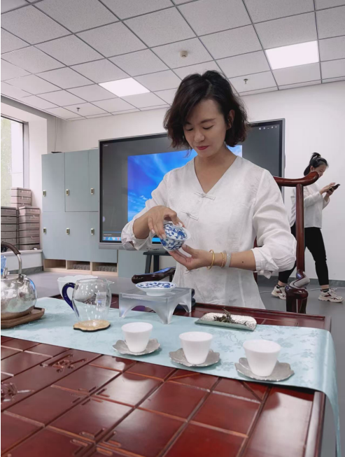 暖城花开 巾帼逐梦——鄂尔多斯市优秀女职工代表座谈会发言摘登(第二期)1