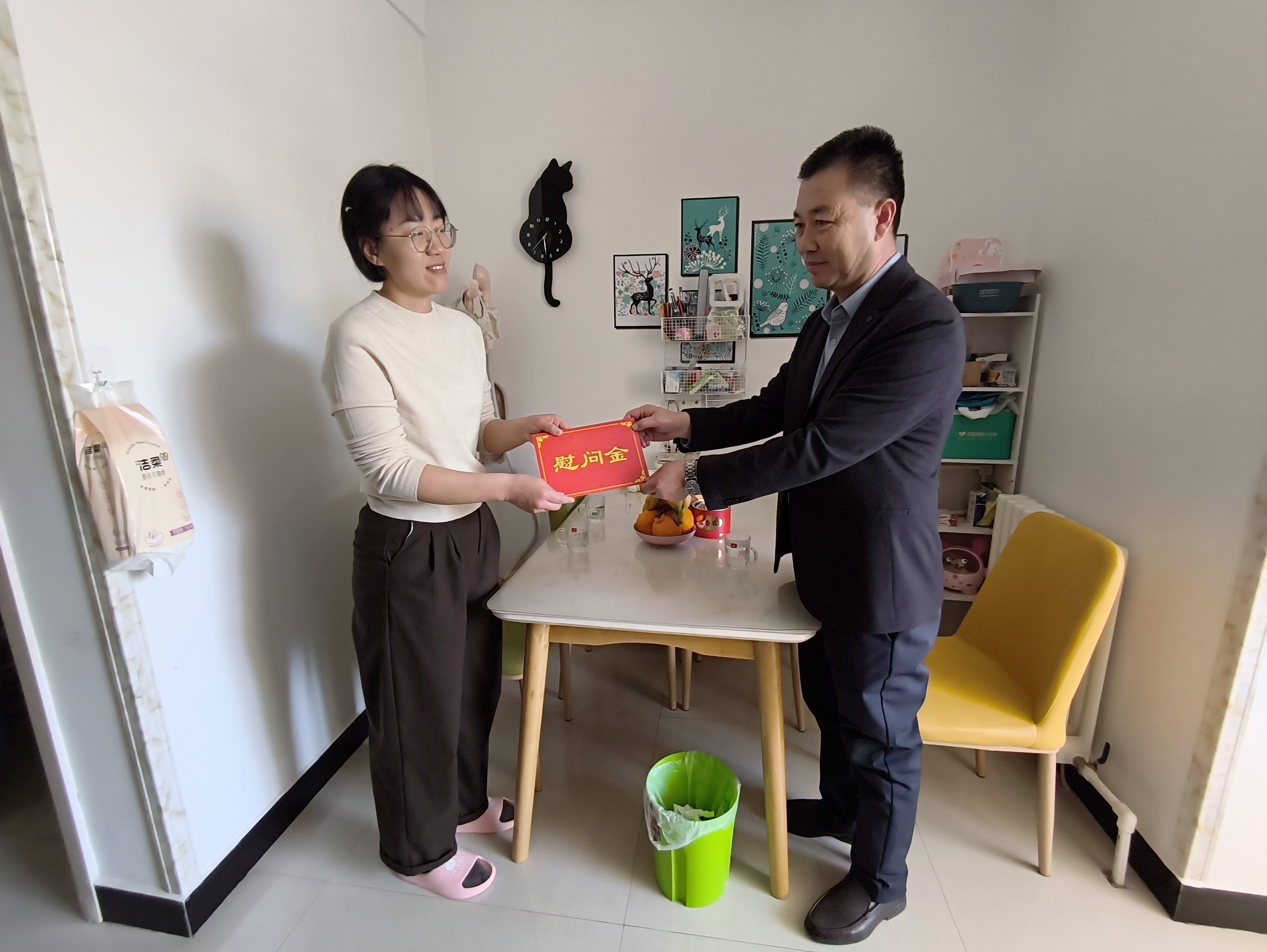 “娘家人”的牵挂!鄂托克前旗总工会“三八”节前走访慰问大病女职工