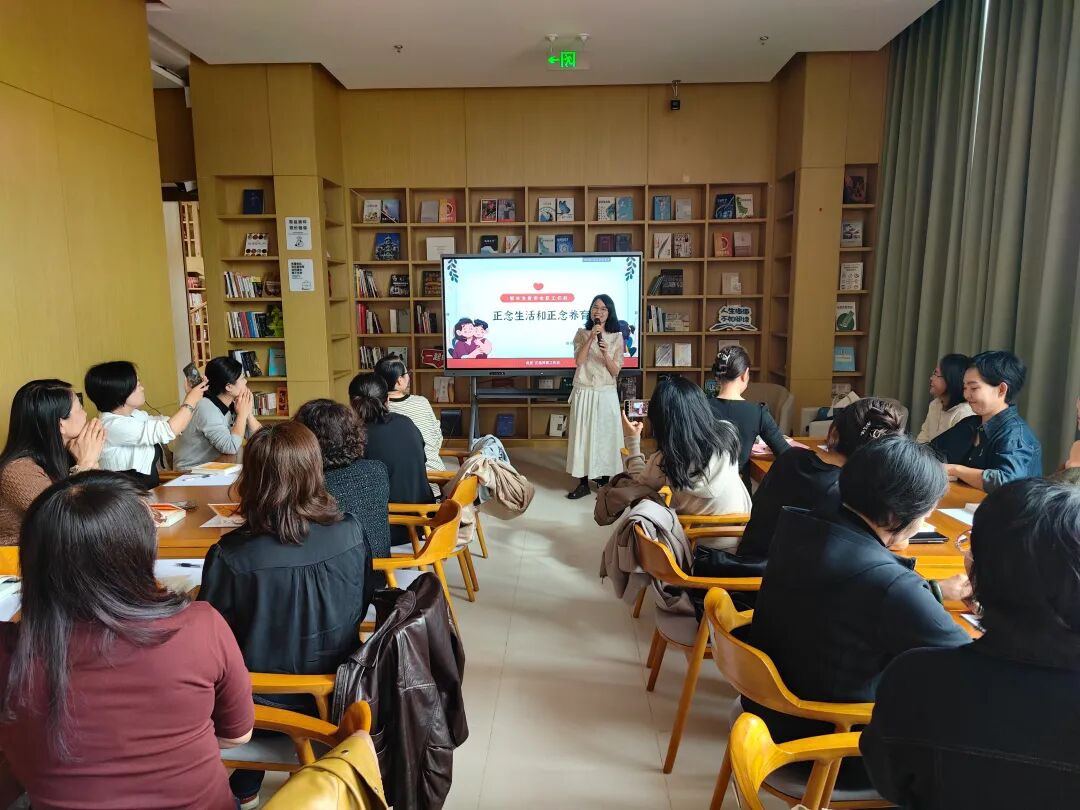 市总工会举办“玫瑰书香 阅享芳华”主题阅读沙龙赋能女职工成长