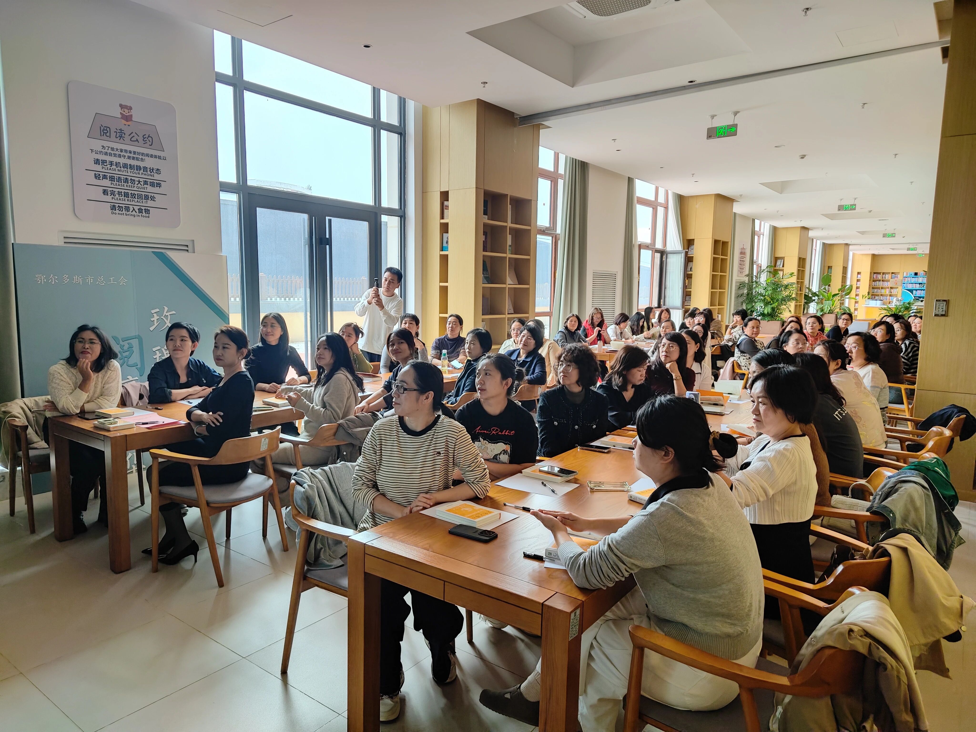 市总工会举办“玫瑰书香 阅享芳华”主题阅读沙龙赋能女职工成长1