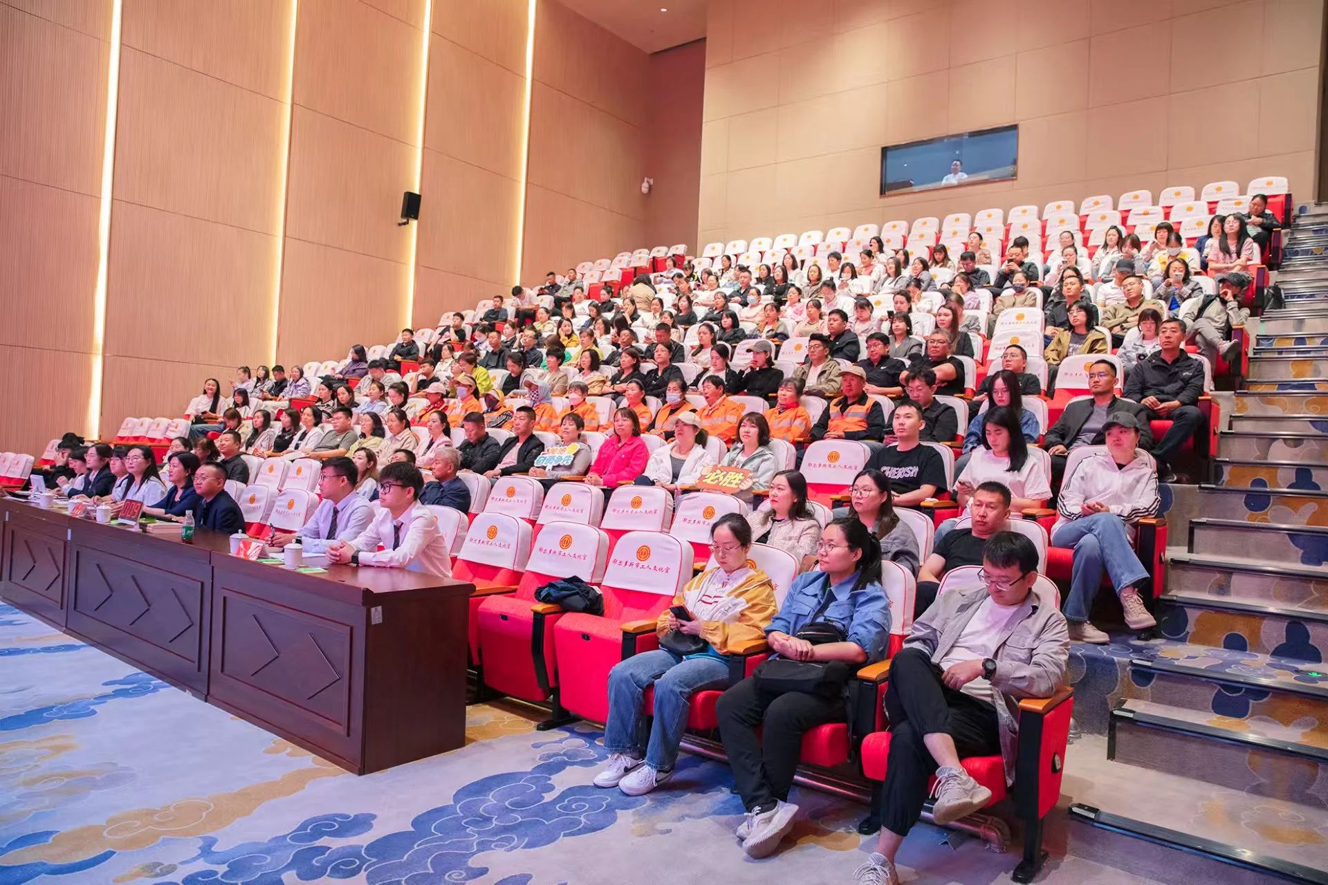 鄂尔多斯市总工会举办“劳动托起中国梦·法治烛照职工心”2025年全市职工法律知识竞赛4